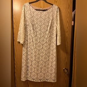 Size 16 Ivory lace pinwheel pattern dress ,see thru 3/4 sleeve,37” knee length